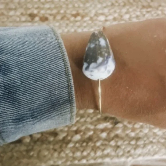 Shell bangle - Picture 2 of 2